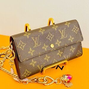 Louis Vuitton Aarah Long Bifold wallet Monogram Women's wallet long Bifold.